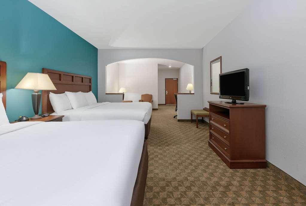 Baymont Inn & Suites By Wyndham Glen Rose Habitación foto